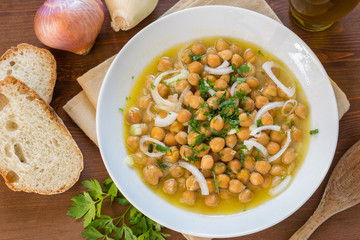 Zuppa di ceci e cipolle