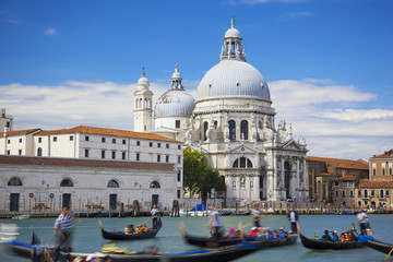 Fototapeta na wymiar Gondolas on Canal Grande with Basilica di Santa Maria della Salu