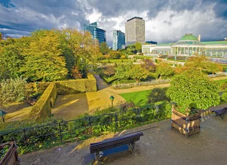 Photo sur Plexiglas Bruxelles Bruxelles, jardin botanique et immeubles modernes