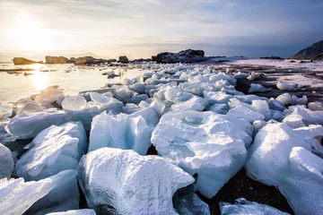 Zelfklevend Fotobehang Arctic landscape - glacier ice on the beach © Incredible Arctic