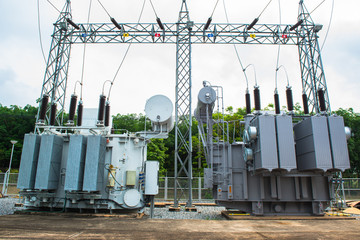 Transformer station and the high voltage electric pole