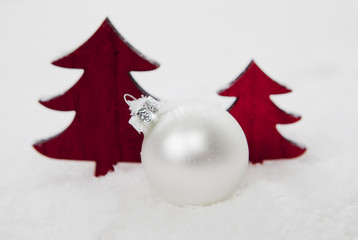 Noël sous la neige et sapins