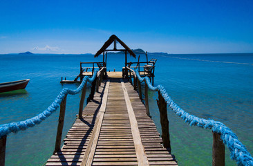 Obraz premium Contemplating the Sea Boardwalk Admire