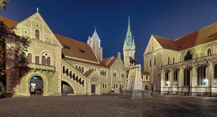 Fototapeta na wymiar Burgplatz Braunschweig beleuchtet