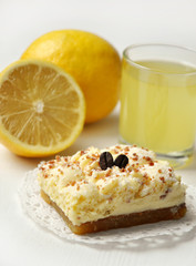 Kuchen mit Zitronenlikör