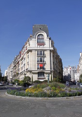 Fototapeta na wymiar Rond point du quartier de Passy à Paris 