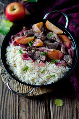 Roast beef with apples, red onions and garnished with rice