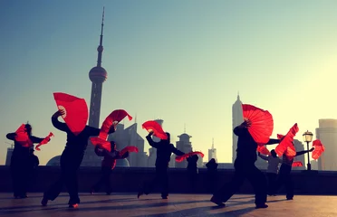 Fotobehang Shanghai Traditionele Chinese dans met fans