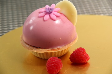 Delicious  cream  tarts with fresh raspberry