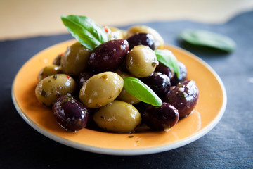 olives black green 