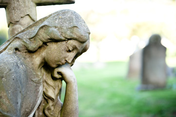 Fototapeta na wymiar female sculpture on cemetery