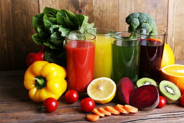 Fruit and vegetable juice in glasses and fresh fruits and