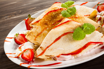 Pancakes with cream and strawberries