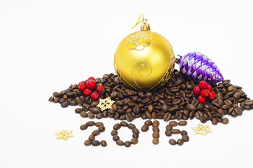 Новогодняя композиция с зёрнами кофе, 2015 год,на белом фоне