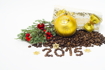 Новогодняя композиция с зёрнами кофе, 2015 год,на белом фоне