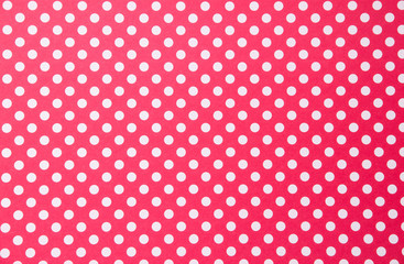 Pois bianchi su fondo rosso