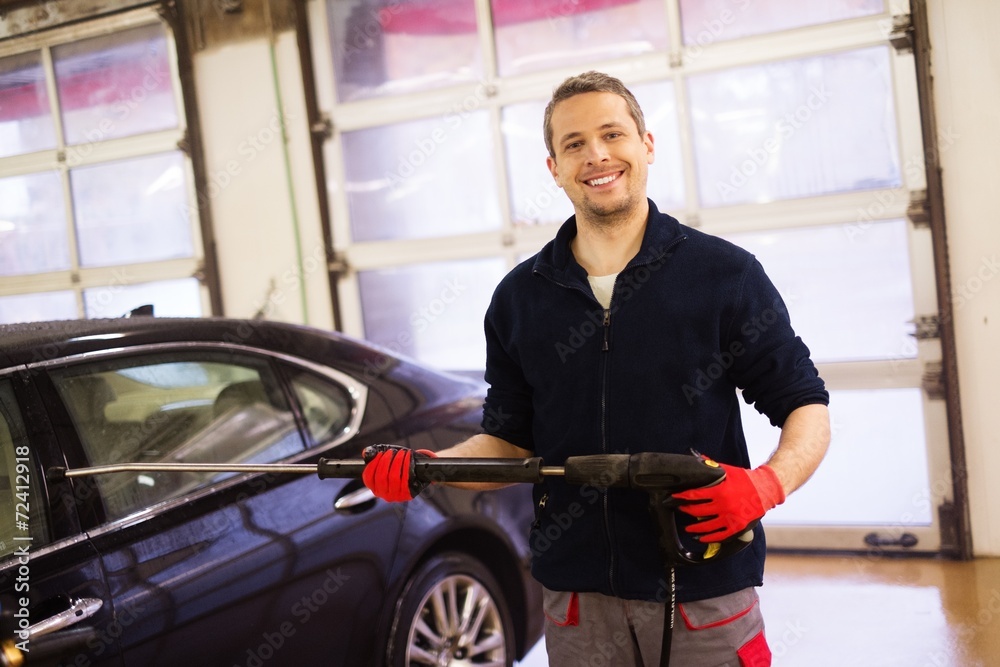 Poster Happy worker on a car wash