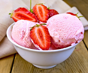 Ice cream strawberry in bowl on board with cloth