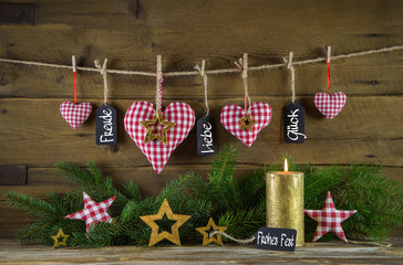 Erster Advent: Weihnachtskarte mit Herzen und Kerze