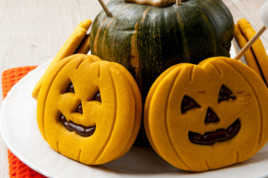 Halloween faccine di biscotti di zucca 