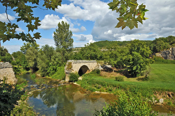 Fototapeta na wymiar La Cave - Le pont de L'Ouysse - Dordogne