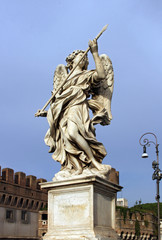 Ange à la lance de Domenico Guidi sur le pont Saint-Ange à Rome