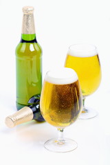 Calici di birra bionda