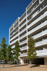新興住宅地の大型マンション