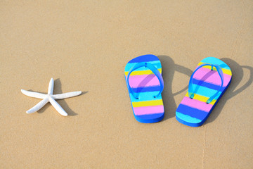 Fototapeta na wymiar slippers with hat on the beach