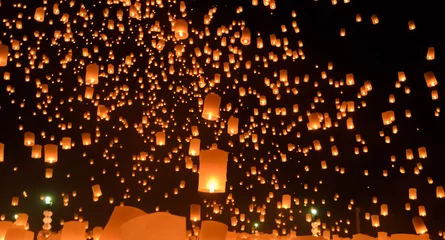 Fotobehang Sky lanterns festival or Yi Peng festival in Chiang Mai, Thailan © boonsom