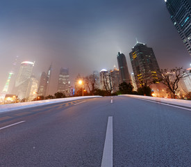 Naklejka premium Asphalt road and modern city