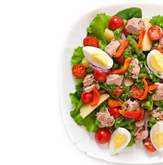 Salad with tuna, tomatoes, potato and onion