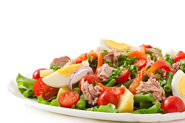Salad with tuna, tomatoes, potato and onion