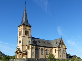 Fototapeta na wymiar église LofotenKatedrale à Kabelvag en Norvège