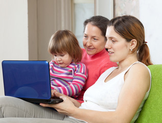  Family of three generations with netbook