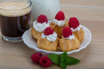 Profiterole with raspberry