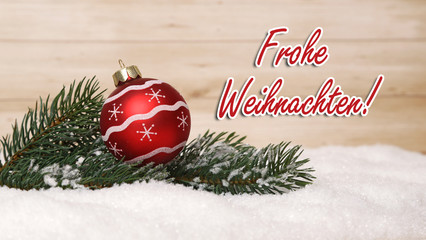 Weihnachtskugeln mit Tannenzweig