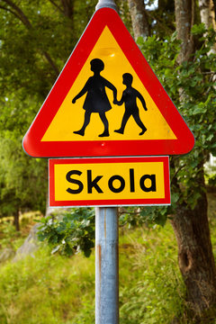 Varning f&ouml;r barn vid svensk skola