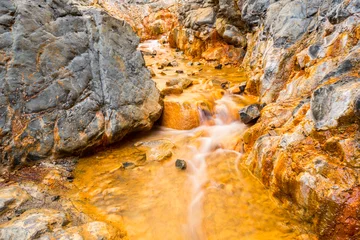 Fotobehang Gorge with colorful creek, Caldera de Taburiente, La Palma © Noradoa