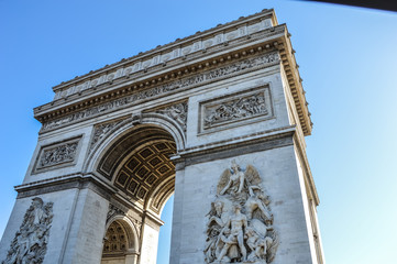 Fototapeta na wymiar view of the Arc de Triomphe in morning light