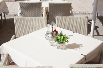 empty restaurant table
