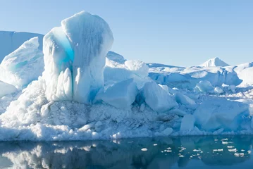 Zelfklevend Fotobehang Beautiful Iceberg © Arrlfx