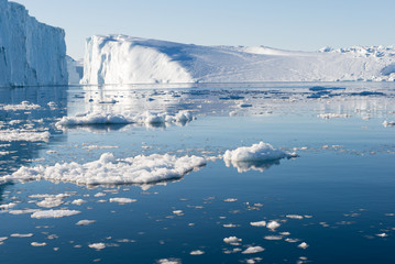 Fototapeta na wymiar Beautiful Iceberg