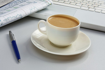 Fototapeta na wymiar Cup of coffee near press