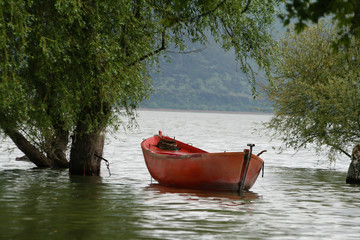 red boat at lake