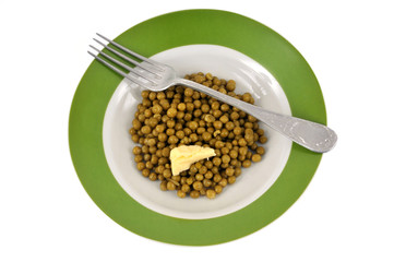 Assiette de petits pois et noisette de beurre
