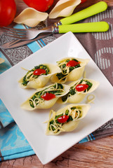 pasta shells stuffed with spinach