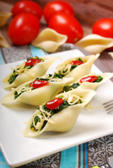 pasta shells stuffed with spinach