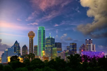 Fotobehang De skyline van Dallas City in de schemering, Texas, VS © Oleksandr Dibrova