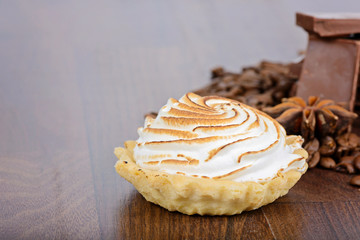 Tartlet with cream and chocolate